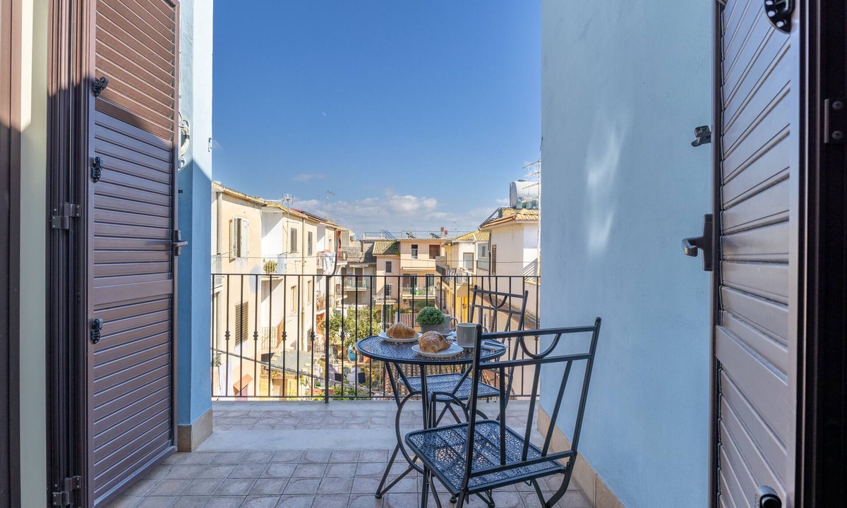 Acate Apartment | Attic Apartment in the Heart of Acate