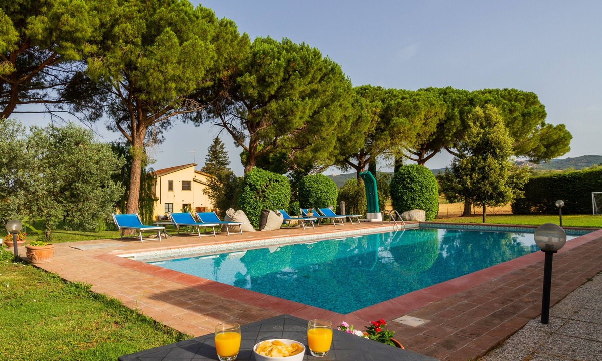 Roccastrada House | Aurora Apartment in Maremma with Garden, Shared Pool and Wi-Fi