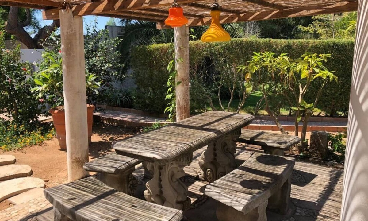Caucana-finaiti-casuzze-finaiti Nord House | Available July 4–18: CASA ROSSA with a garden overlooking the sea