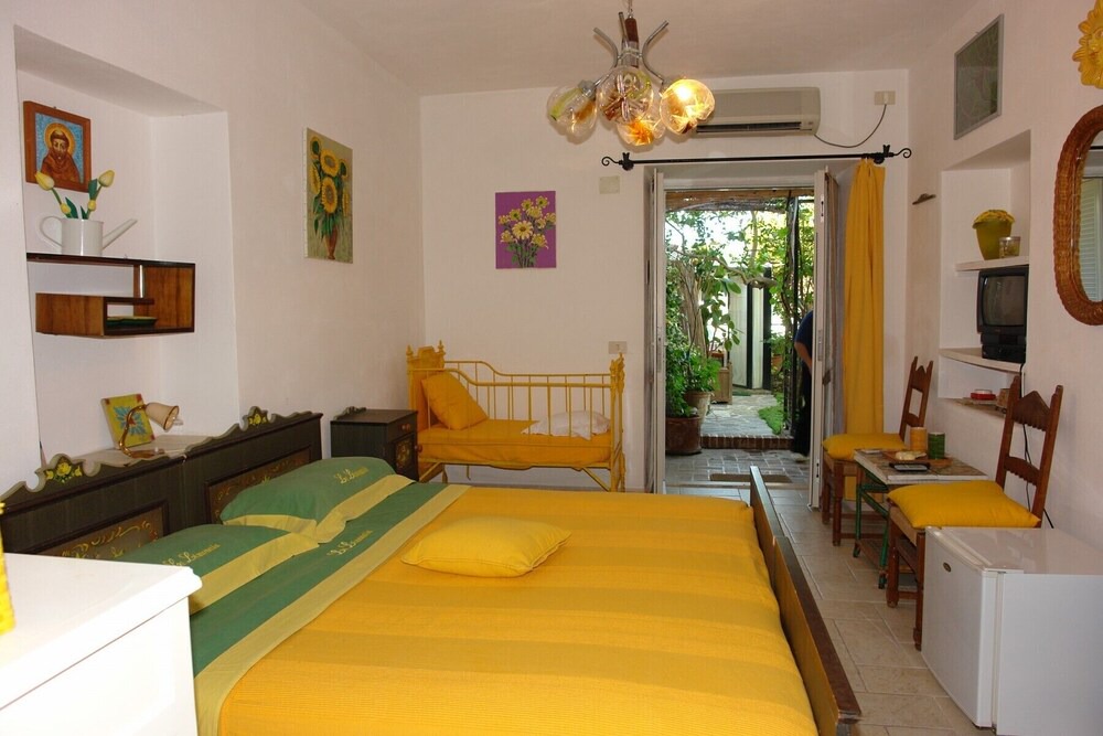 Ponza Bed & Breakfast | b&b La Limonaia a mare 02