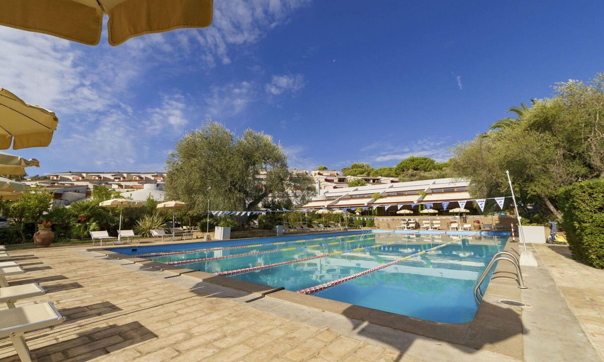 Castiglione della Pescaia House | Beautiful apartment in villa for 4 people with WIFI, pool, A/C, TV, terrace and pets allowed