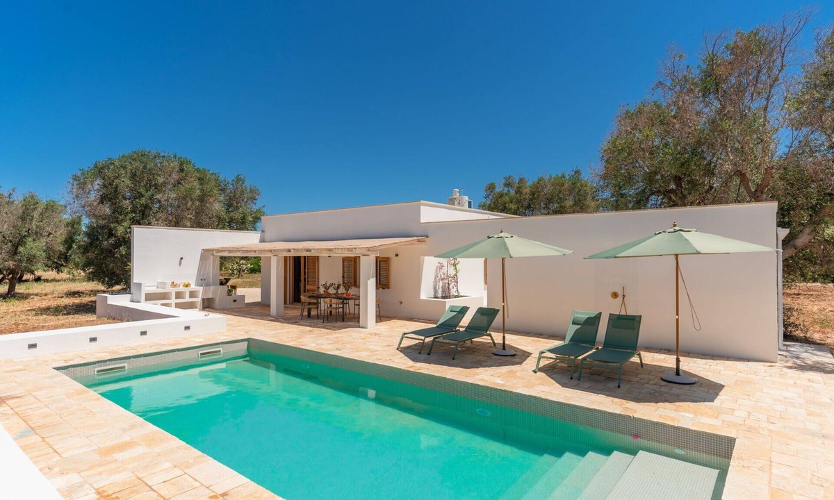 San Vito dei Normanni Villa | Beautiful private villa for 6 guests with A/C, WIFI, private pool and TV, close to Ostuni