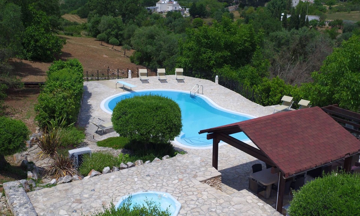 Martina Franca Villa | Beautiful 3 bedroom trullo with 2 bathrooms, large pool and hot tub