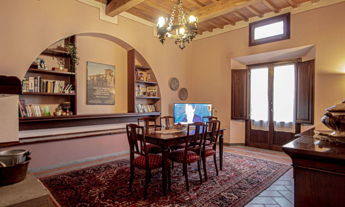 Capraia e Limite Apartment | Beautiful apartment for 8 people with pool, WIFI, TV, terrace and parking