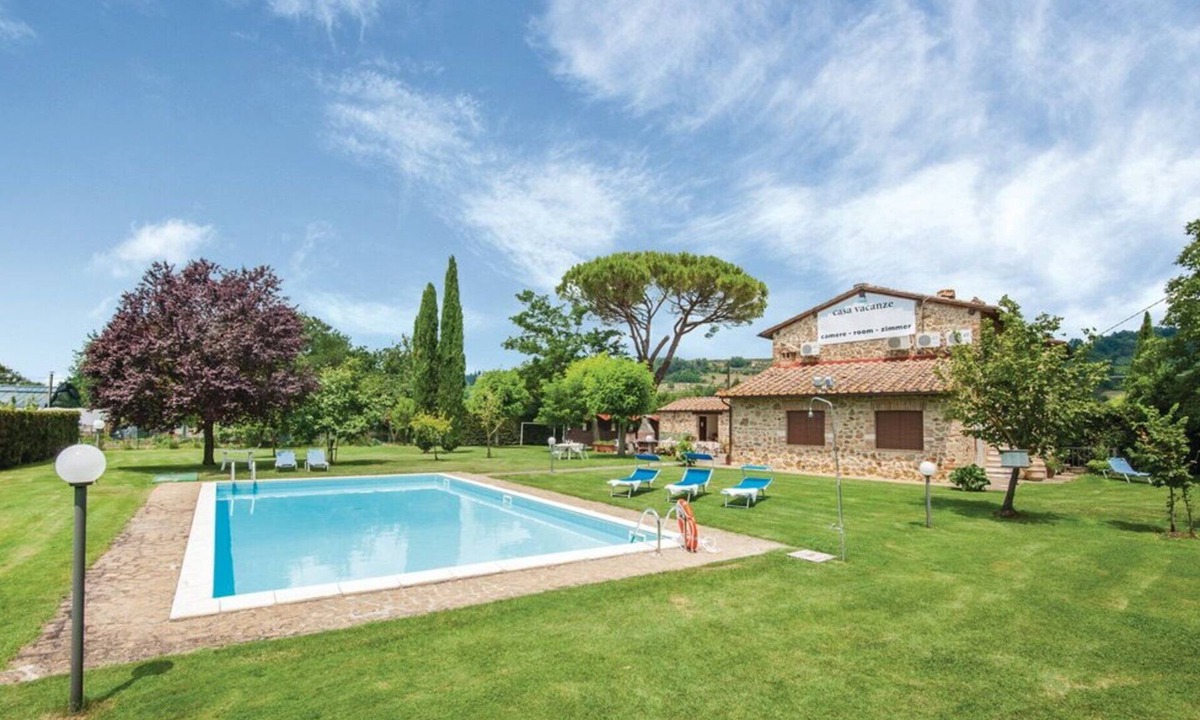 Poggiarello Villa | Beautiful apartment in villa for 4 people with A/C, pool and TV, close to Siena