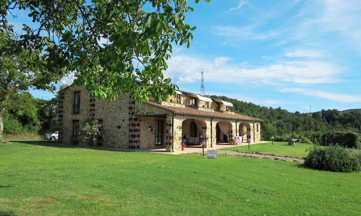 Massa Marittima Apartment | Beautiful apartment for 6 guests with WIFI, pool, TV and patio