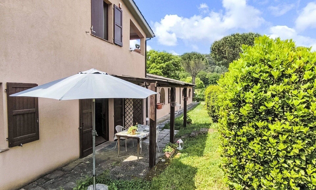 Montorsaio Apartment | Beautiful apartment for 2 people with pool, WIFI, TV, patio and panoramic view