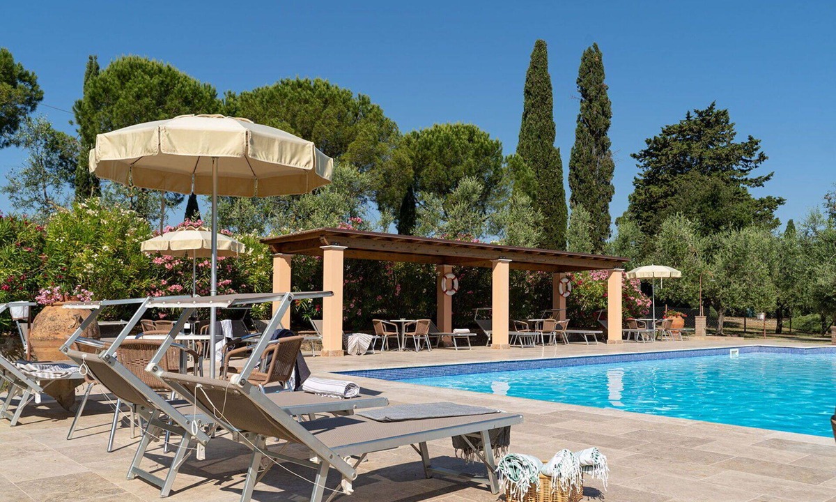Peccioli Apartment | Beautiful apartment for 6 people with WIFI, pool, A/C, TV, pets allowed and panoramic view