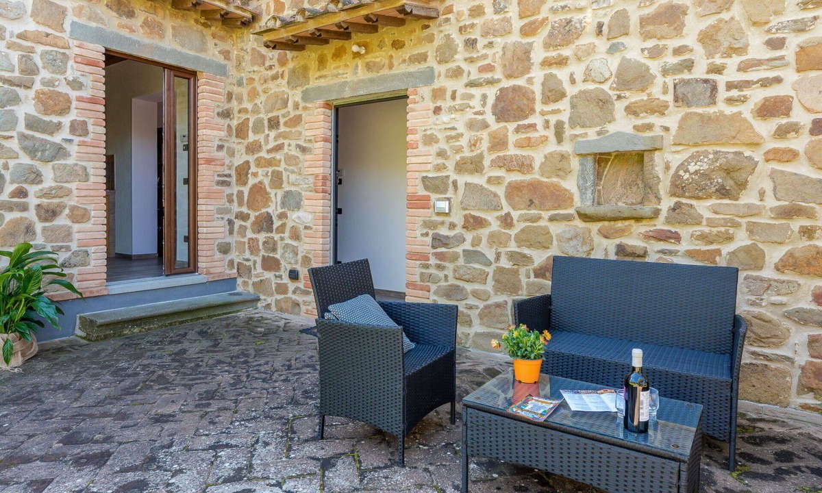 Scansano House | Beautiful apartment in villa for 3 guests with WIFI, patio, pets allowed and panoramic view