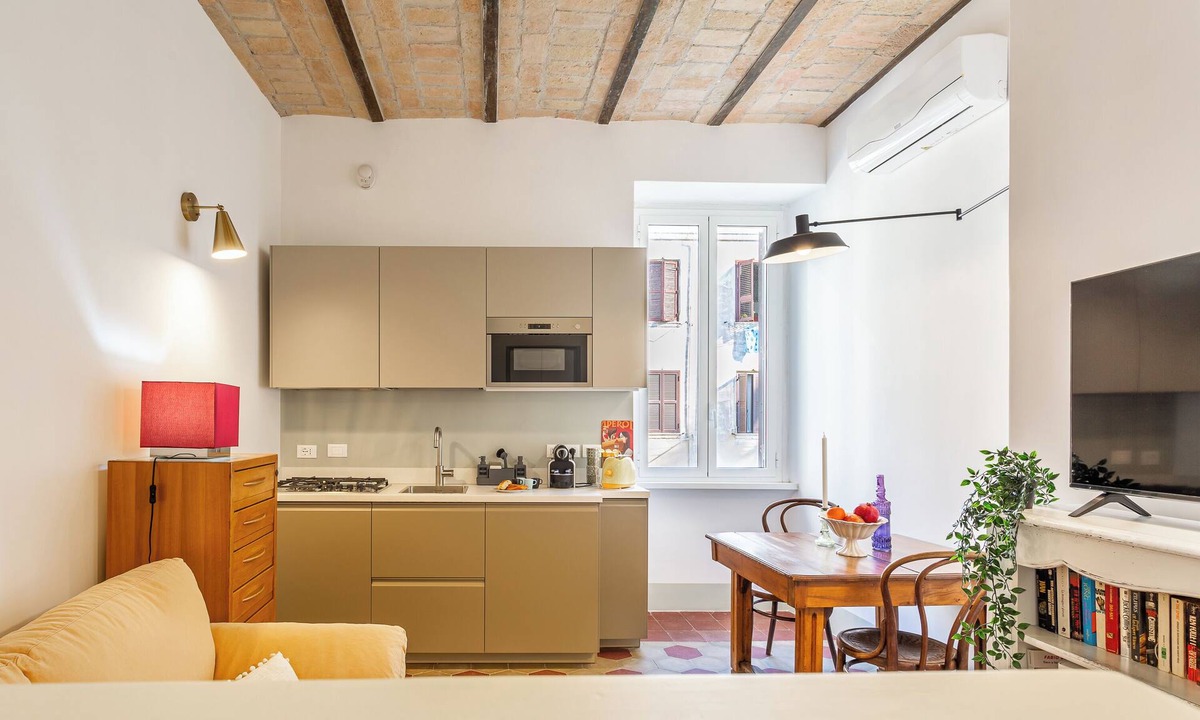 Testaccio Apartment | Beautiful apartment in Testaccio (Piramide Station) sleeps 4 (Stay 30 days min.)