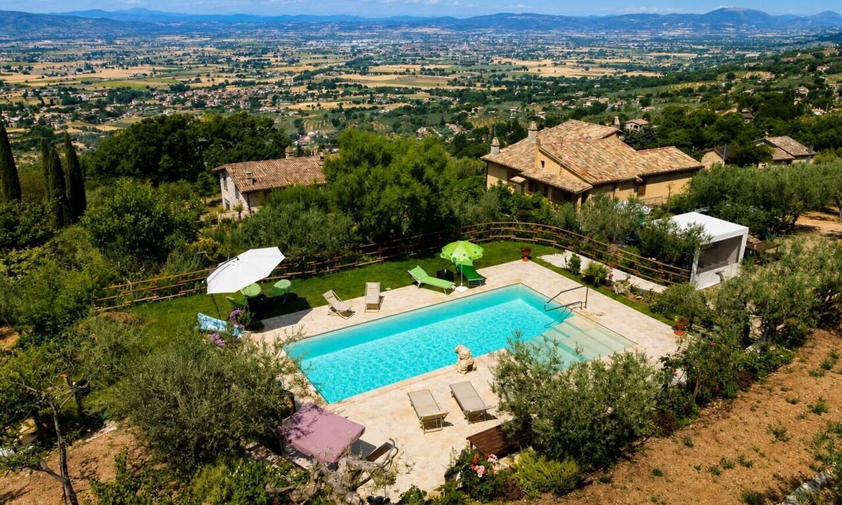 Casenuove Apartment | Beautiful apartment for 6 people with pool, WIFI and TV, close to Assisi