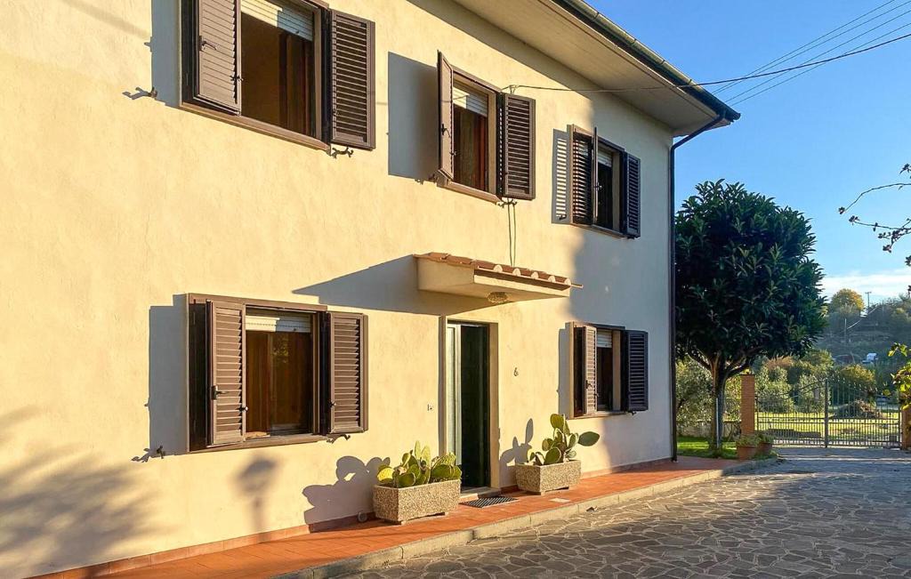 Lari House | Beautiful Home In Lari With Outdoor Swimming Pool