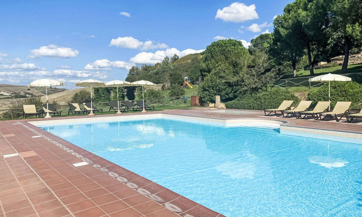 Montalcino Villa | Beautiful apartment in villa for 4 guests with WIFI, pool, patio, pets allowed and panoramic view