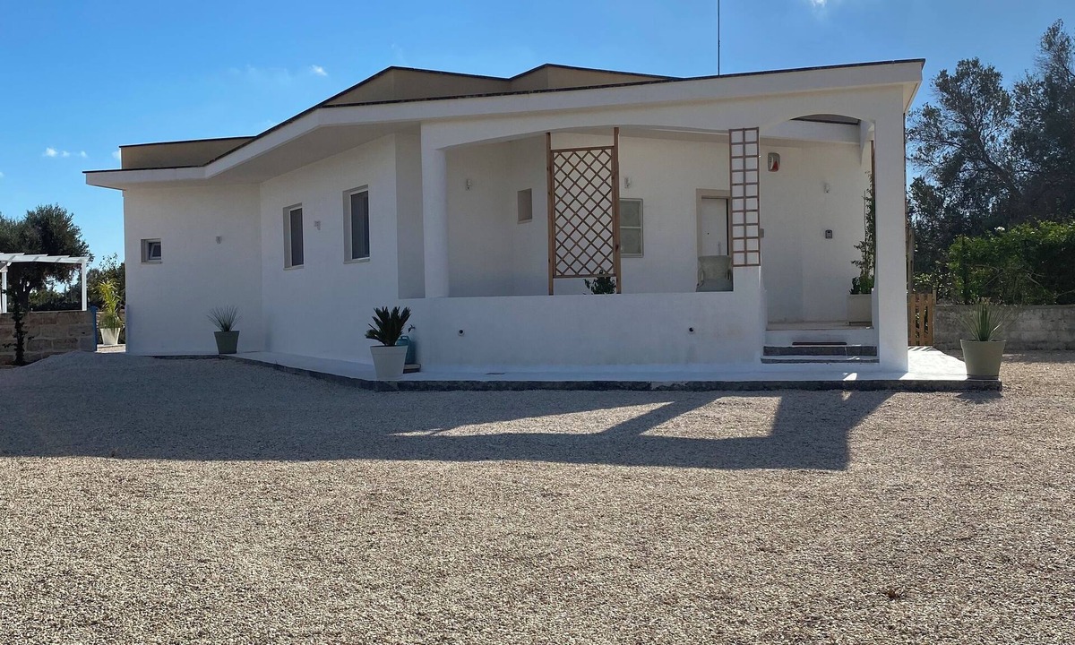 San Vito dei Normanni Villa | Beautiful luxury villa near mesagne 2 bedroom 2 bathroom private pool.