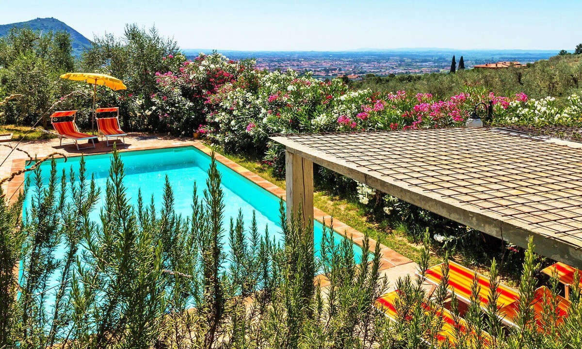 Pieve a Nievole Villa | Beautiful private villa with WIFI, hot tub, private pool, A/C, TV, patio and pets allowed