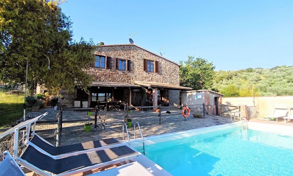 Campagnatico Villa | Beautiful private villa for 12 people with A/C, WIFI, private pool, TV, patio and panoramic view