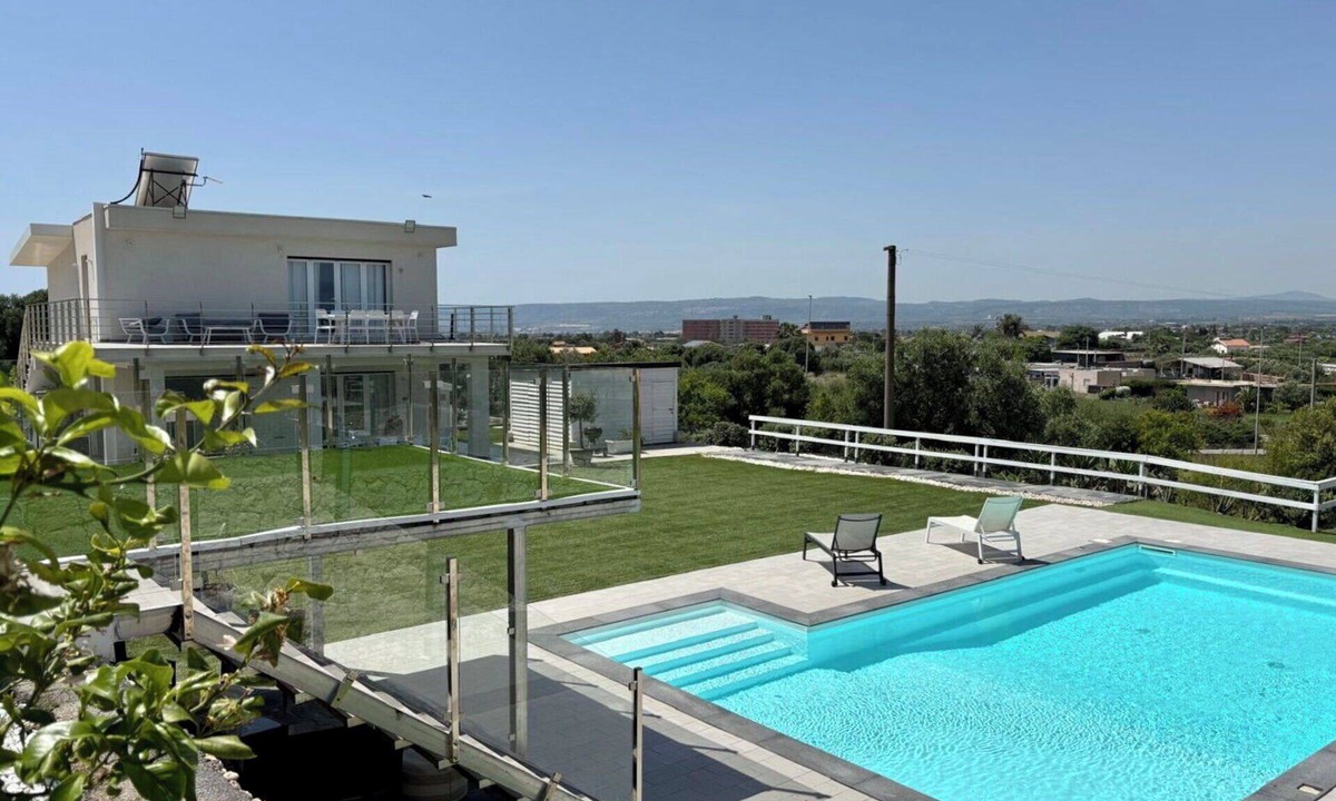 Brucoli Villa | Beautiful private villa for 12 people with private pool, A/C, WIFI, TV, patio and pets allowed