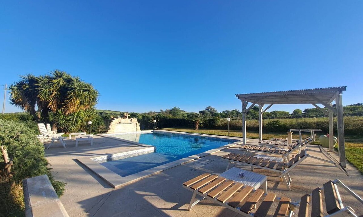 Noto Villa | Beautiful private villa with private pool, A/C, WIFI, TV, patio, pets allowed and panoramic view