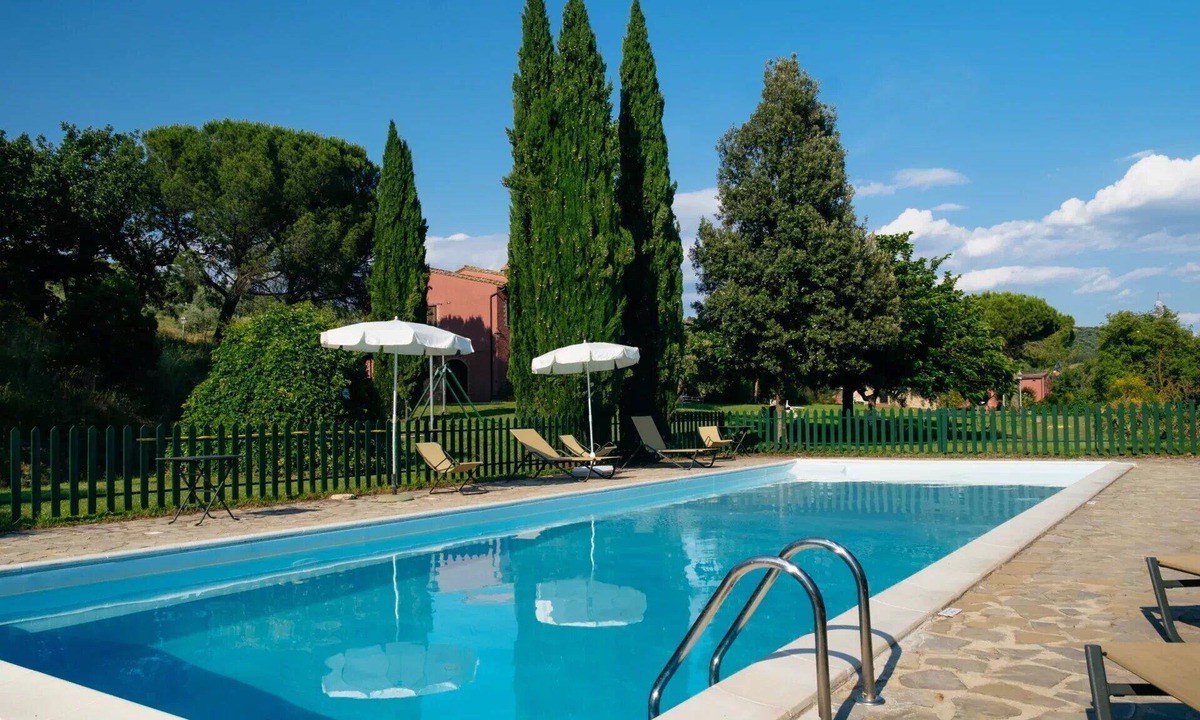 Agello Bed & Breakfast | Beautiful room for 10 people with A/C, WIFI, pool, TV, veranda and pets allowed, close to Perugia