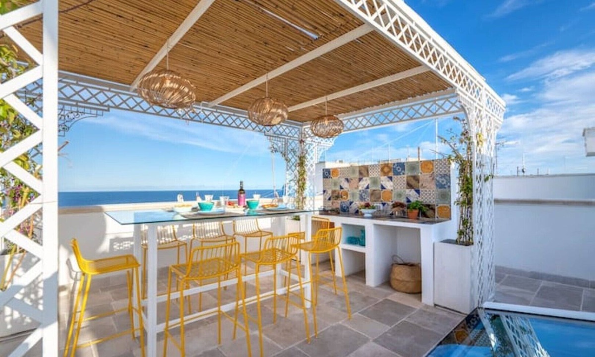 Monopoli House | Beautiful spacious seaside palazzo. Terrace panoramic sea views & dipping pool.
