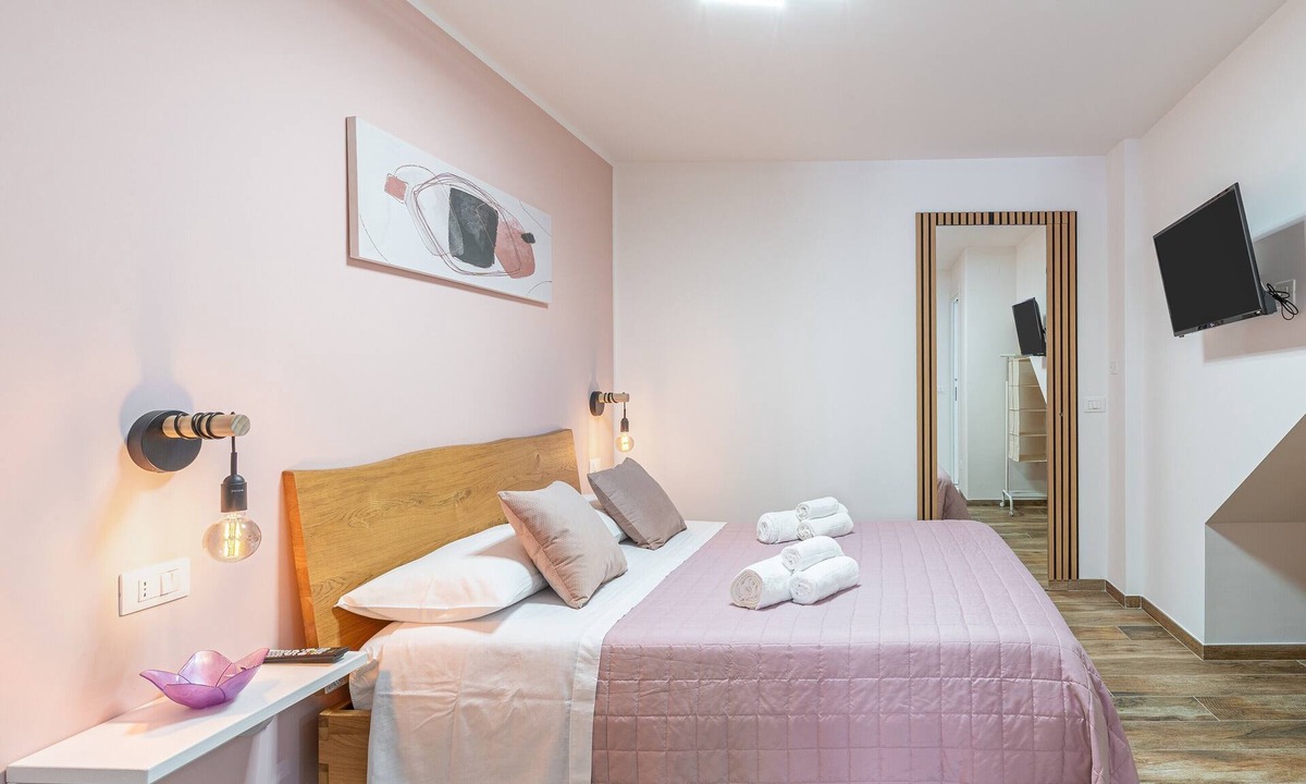 Pachino Apartment | 'Beb della Stazione - Capo Treno' Apartment with Wi-Fi and Air Conditioning