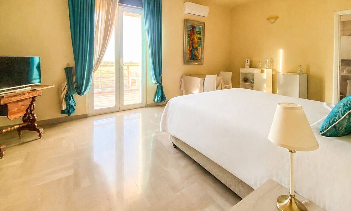 Bitonto Bed & Breakfast | Blue Room - Double Room with Private Garage
