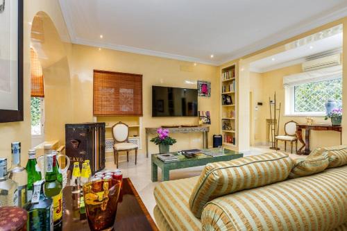 Quartiere III Pinciano Apartment | Borghese Flat in Luxury Villa with Garden