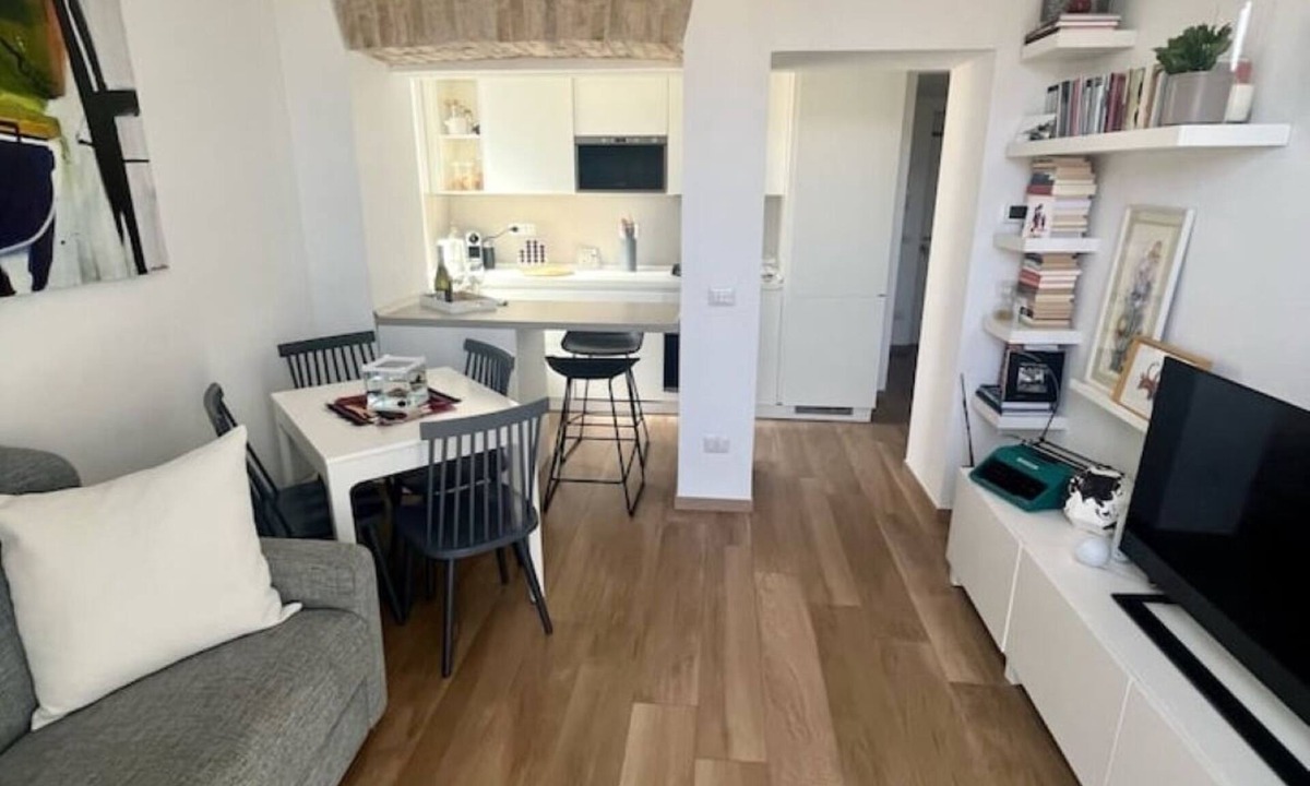 San Giovanni Apartment | Boutique Apartment with Balcony 1 Metro Stop Colosseum