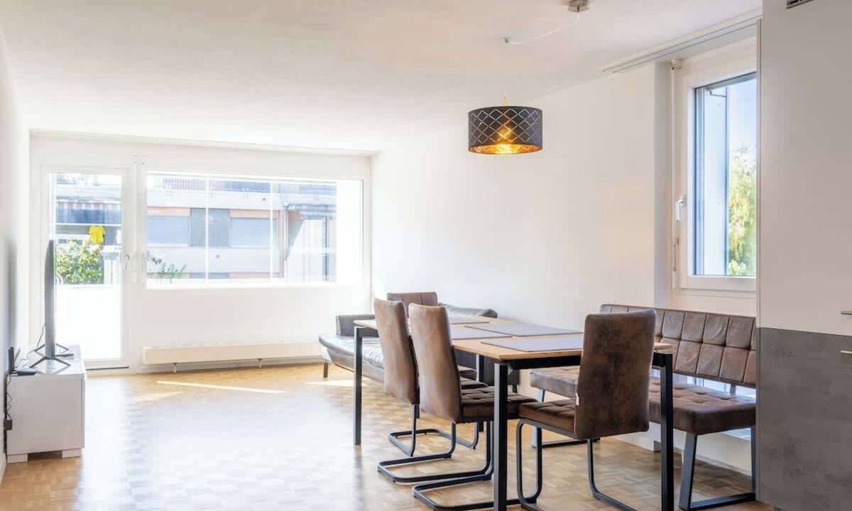 Gwatt Apartment | Bright and Big Lake Thun Apartment | Walk to Lake