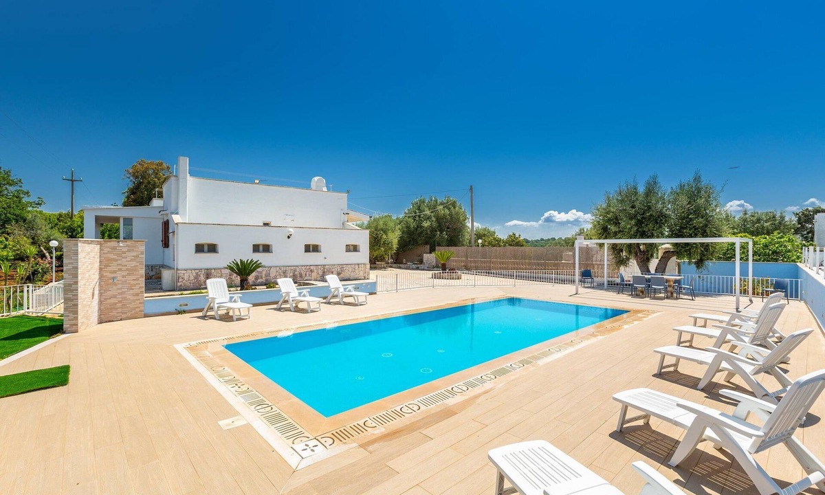 Fumarola Villa | Brilliant Ostuni Villa | 4 Bedrooms | Villa Galatosa