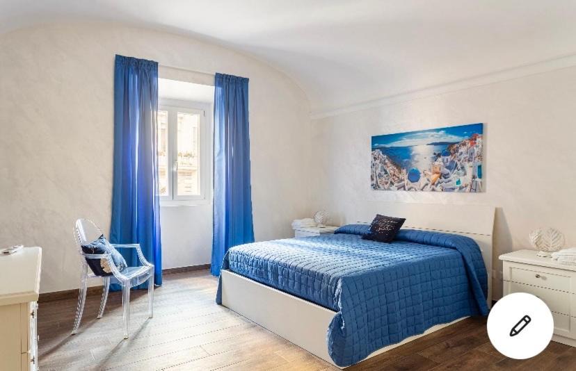 Rione VII Regola Apartment | Campo de’ Fiori on vacation with class