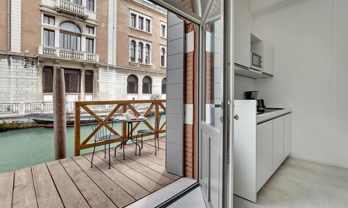 Castello Apartment | Canal view with terrace Luxury LOFT