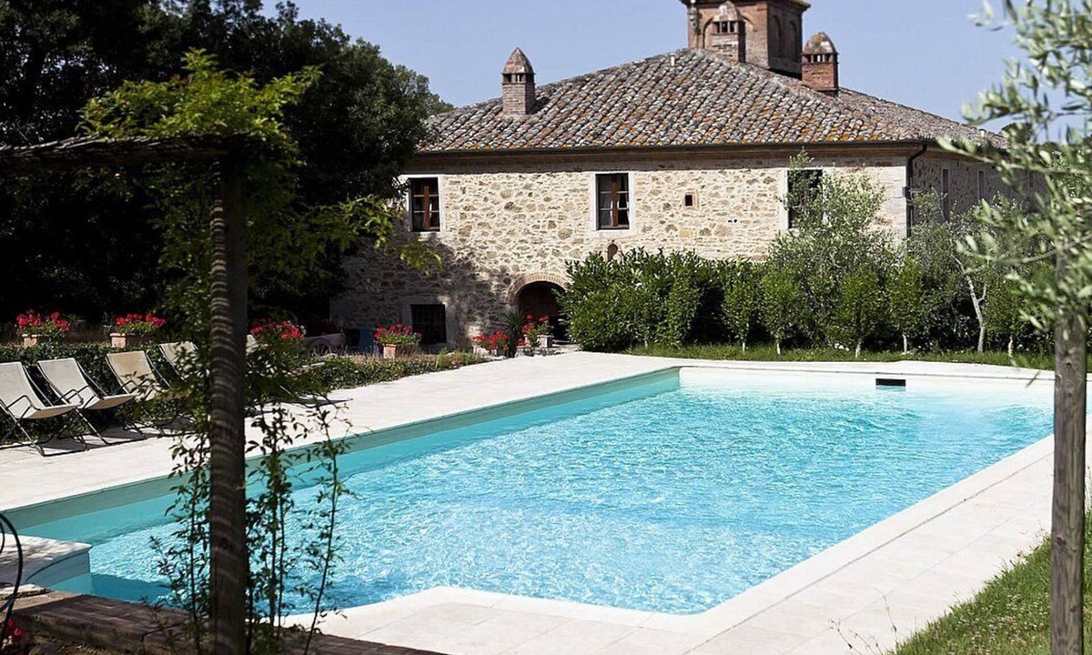 Rapolano Terme House | Casa Adalberto A: A pleasant and spacious two-story apartment that is part of an ancient country house built on a hillside, surrounded by meadows and woods.