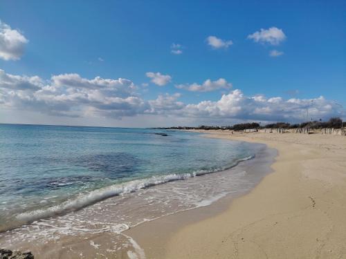 Lizzano House | Casa con veranda a 10 min dal mare