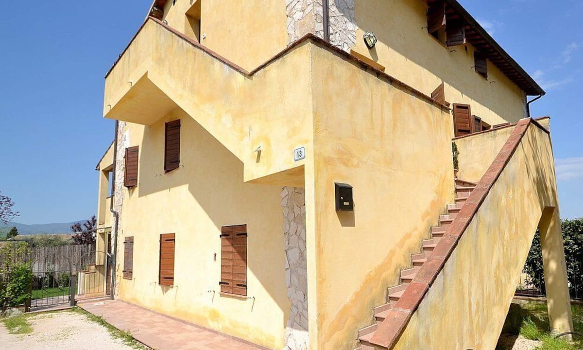 Spoleto House | Casa Geranio A: A modern and graceful apartment situated in a quiet location, a few minutes from the town center, with Free WI-FI.