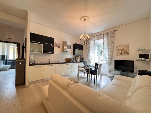 Tolfa Apartment | Casa La Rocca Nel Cuore Di Tolfa , 2 Camere Matrimoniali