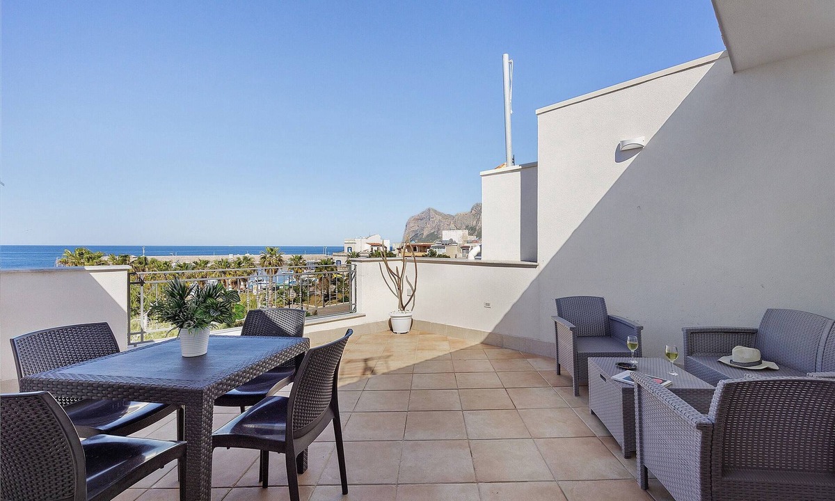Isola delle Femmine House | Casa Ludovica Second Floor: Sea View, Wi-Fi and Air Conditioning