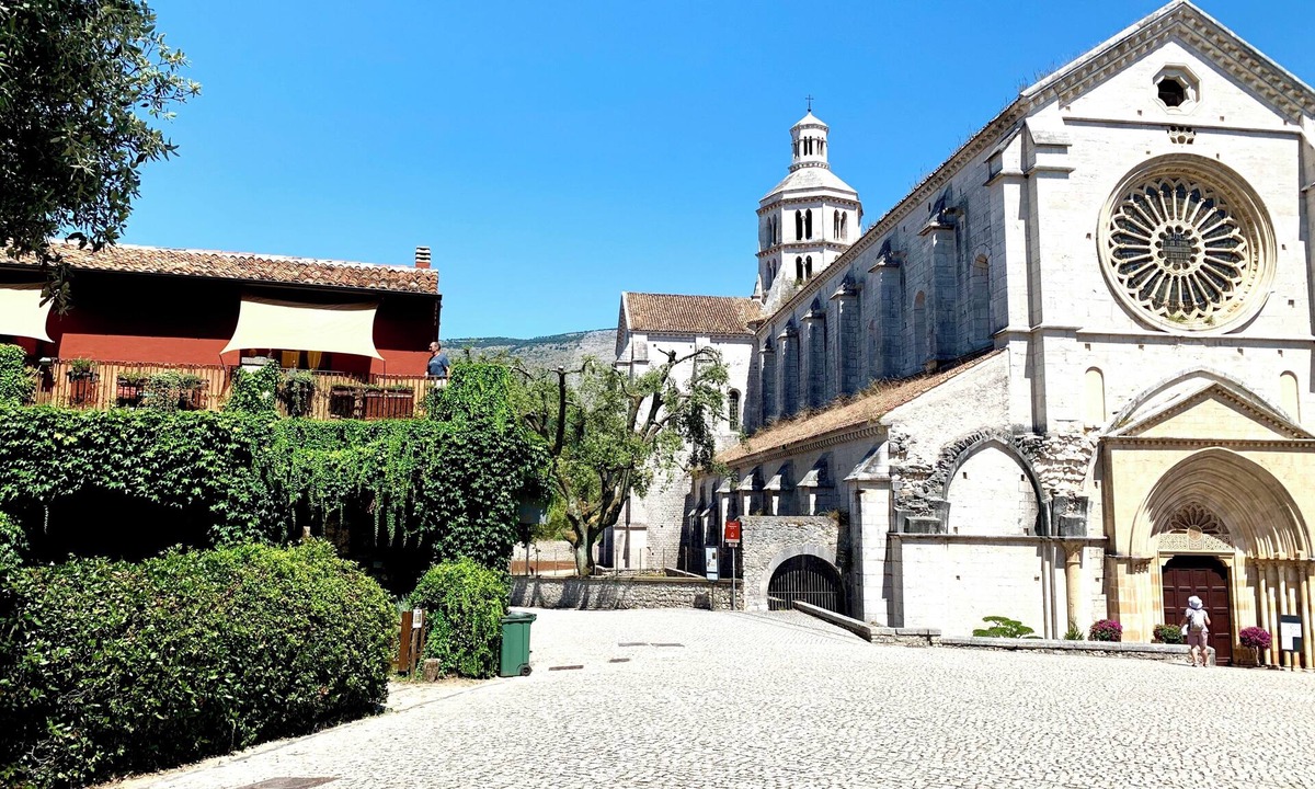 Priverno Apartment | Casa Paola and Casa Irma: little houses on the square of Fossanova, 20 min from Sabaudia
