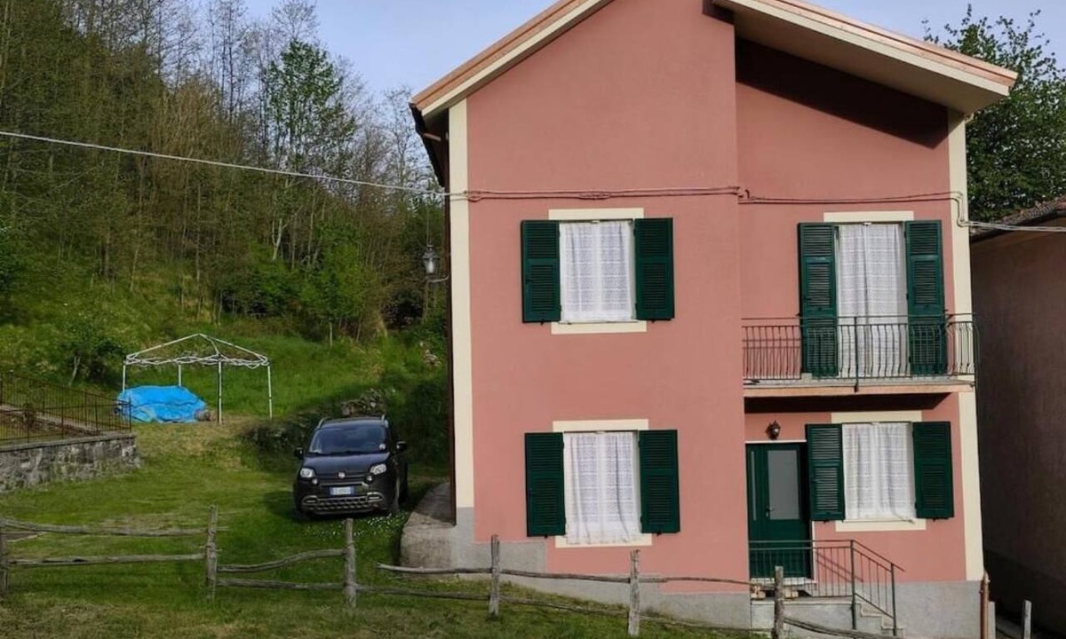 Rezzoaglio House | Casa Roncopiano, nestled in the lush greenery of the Val d'Aveto
