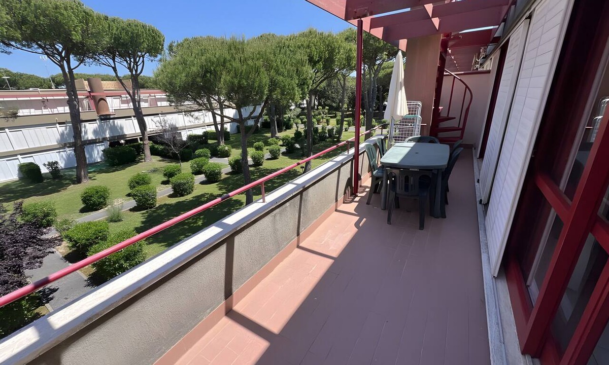 Marina di Bibbona Apartment | Casa Vacanze Heidi Apartment with Shared Pool and Private Terrace