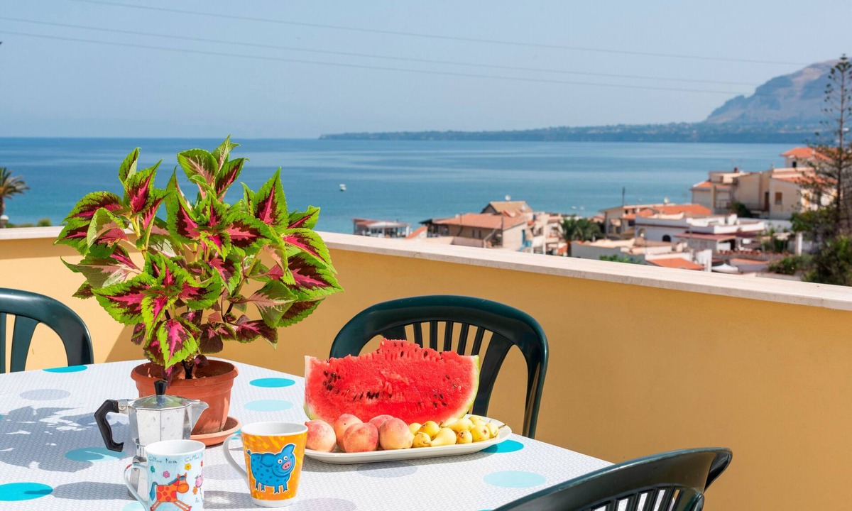 Trappeto Apartment | Casa Viola Apartment with Sea View, Terrace and Wi-Fi