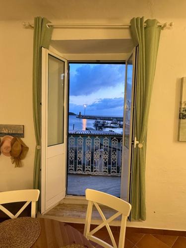 Giglio Porto Apartment | Casa vista mare sul Porto dell isola del Giglio