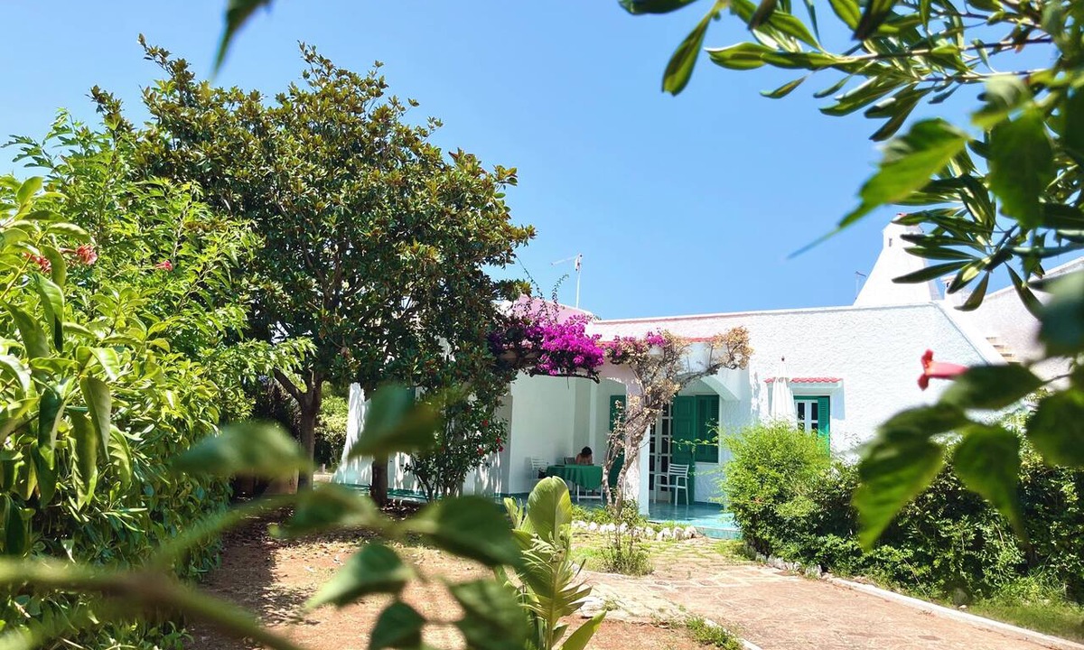 Villanova Villa | Charming, light-filled Mediterranean Villa – sleeps 2-6, only 250 m from the Sea