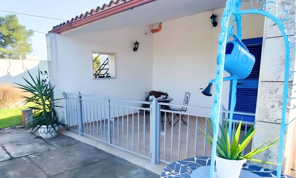 Brindisi Villa | Charming Villetta with Private Walled Garden 13 minutes from a pristine beach!
