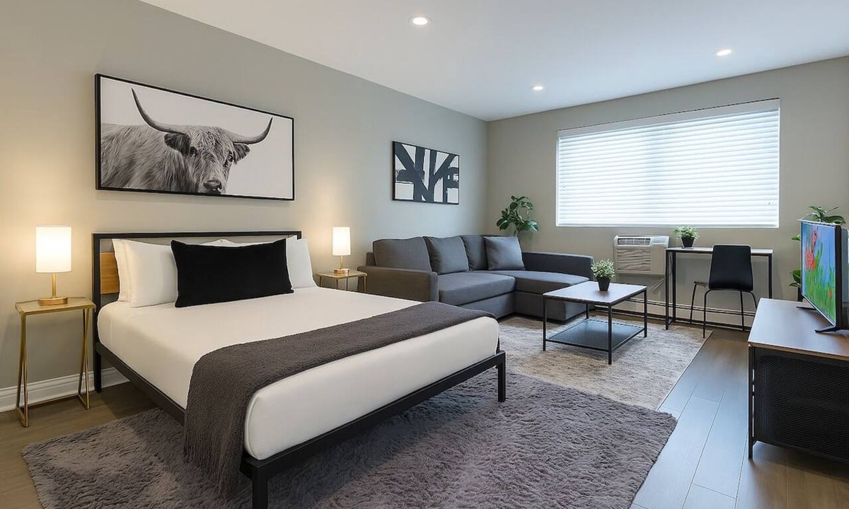 Lake View East Apartment | Chic & Stylish Studio w/ Modern Kitchen