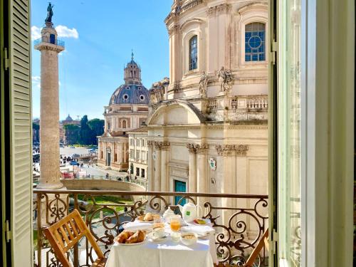 Rome City Centre Apartment | Colonna Traiana - The View Boutique Luxury Home in the center of ancient Rome