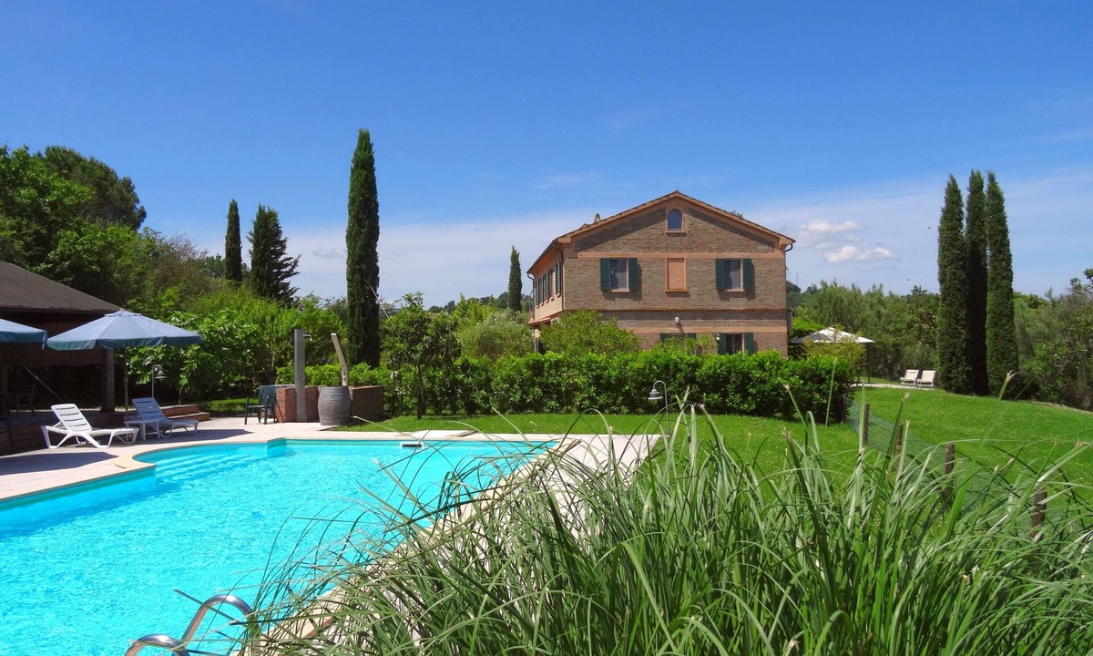 Orciano di Pesaro Apartment | Comfort apartment "Giardino" with pool - fantastic panoramic location near the sea