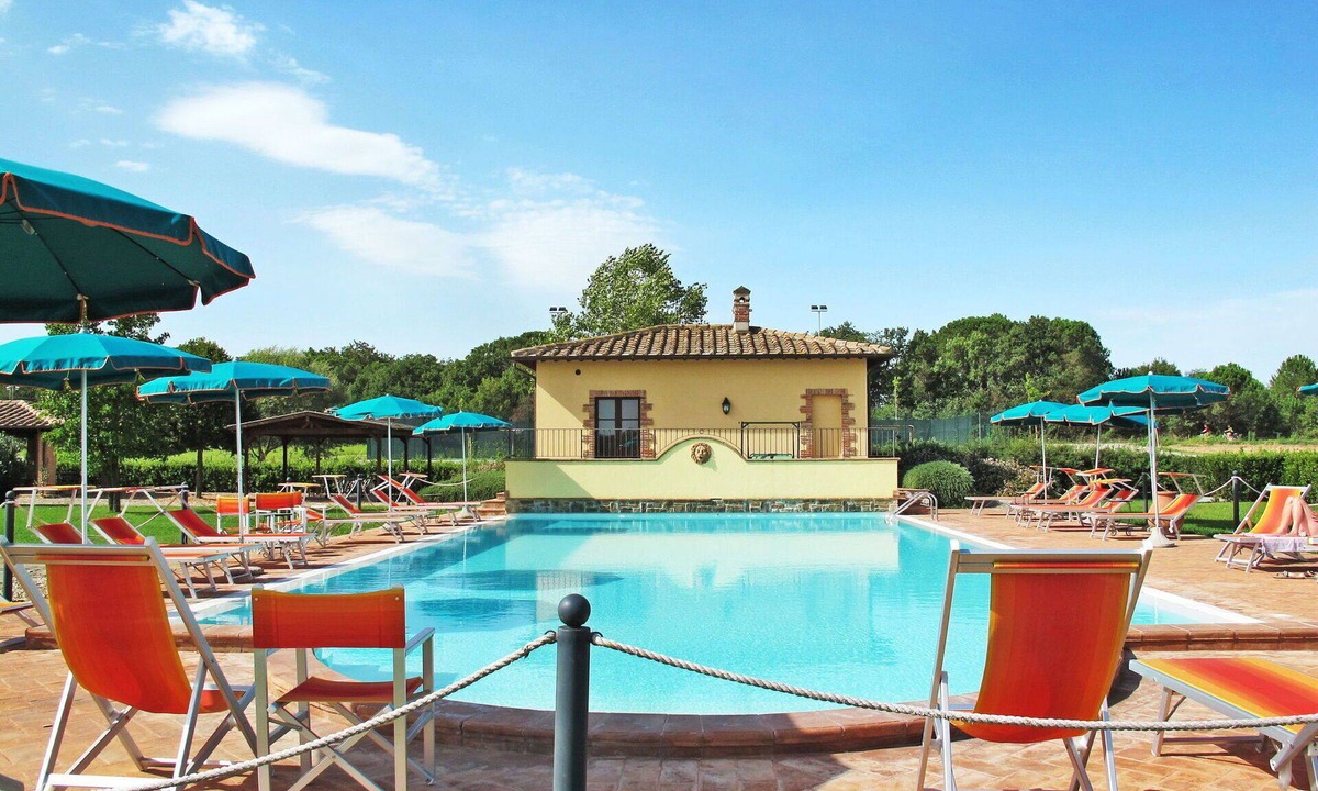 Rigutini Apartment | Cosy apartment for 2 people with A/C, WIFI, pool, TV, patio and pets allowed