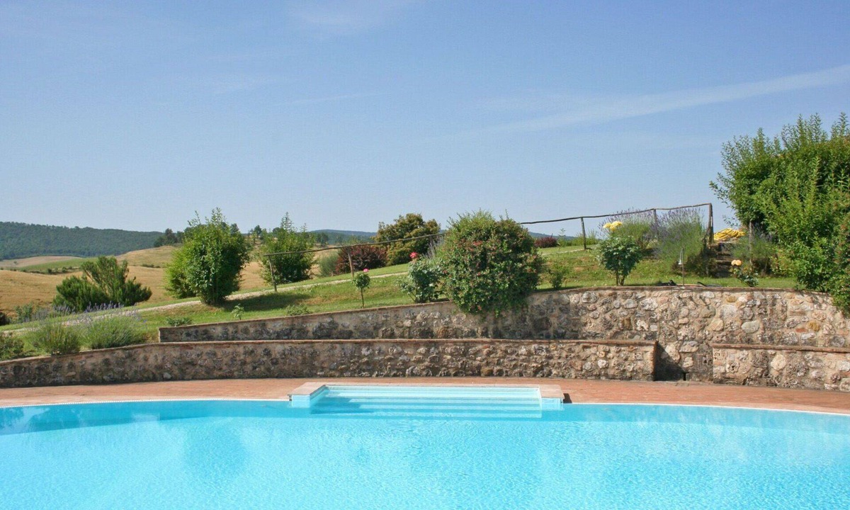 Monteroni d'Arbia Apartment | Cosy apartment for 5 people with pool, WIFI and panoramic view, close to Siena