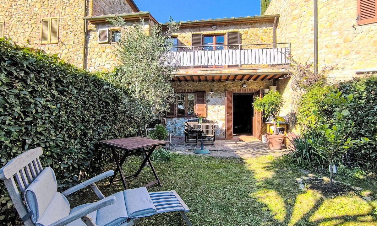 Giuncarico Apartment | Cosy apartment for 4 guests with WIFI, TV, patio, pets allowed and panoramic view